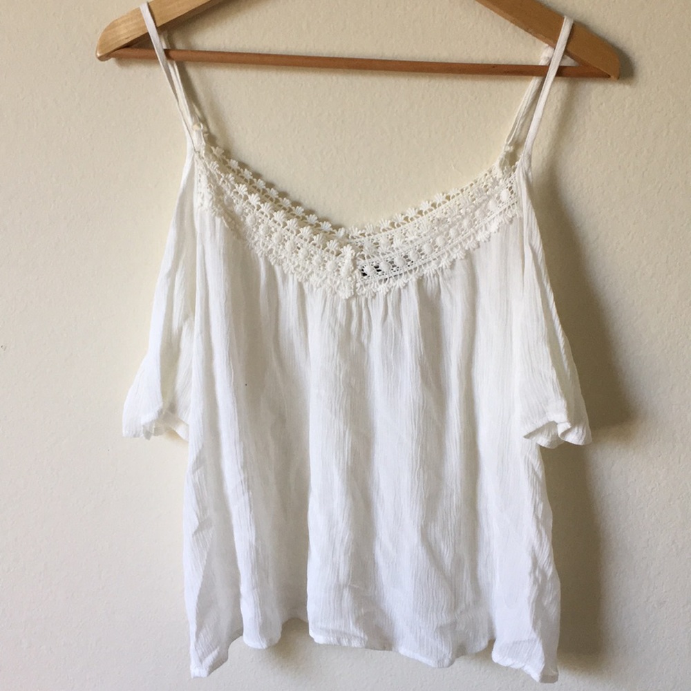 NWT Charlotte Russe S Cold Shoulder Top